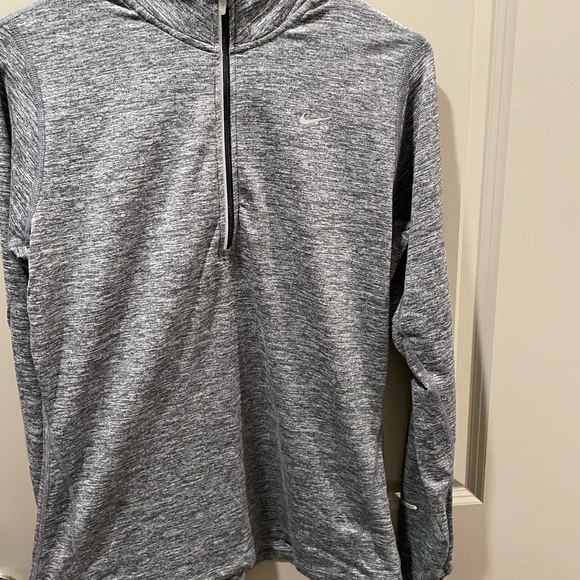 Nike womens dri-fit quarter zip heather gray with thumb holes size M. Never worn - Picture 2 of 12